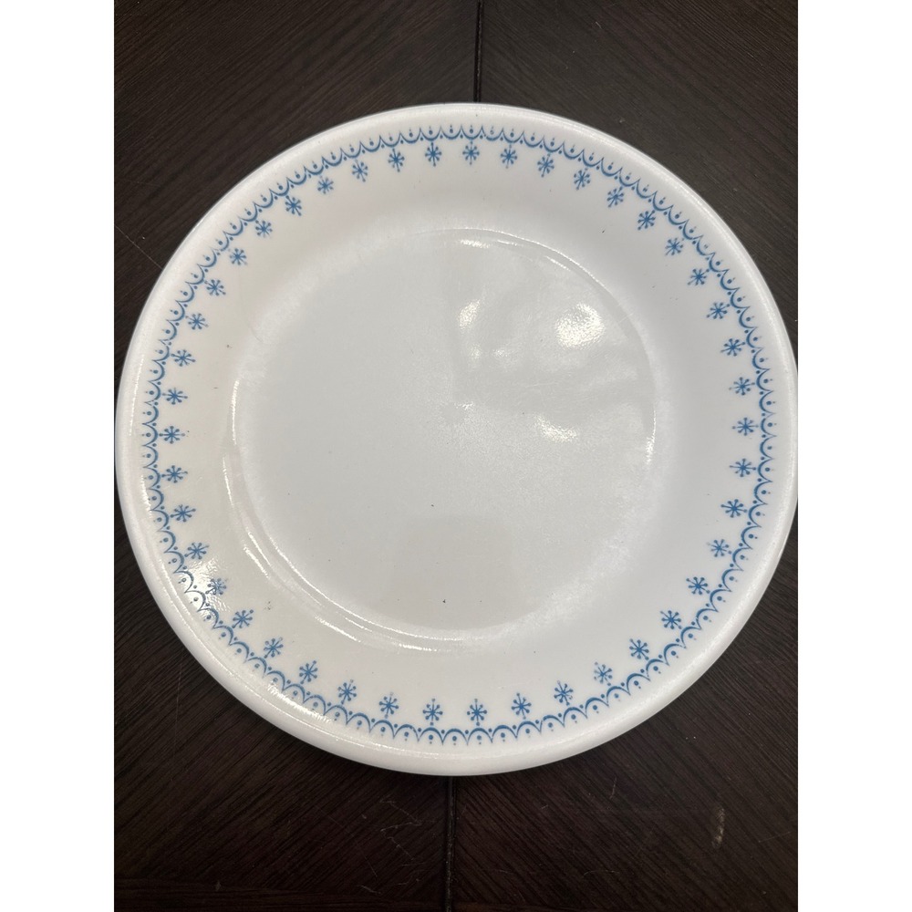 Corelle Livingware Snowflake Blue Dinner Plate 8.5 Inch Vintage Corning White